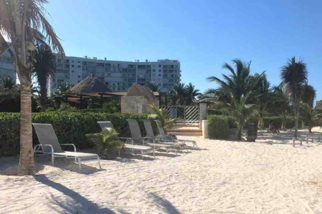 LUXURY CONDO BEACHFRONT AMARA