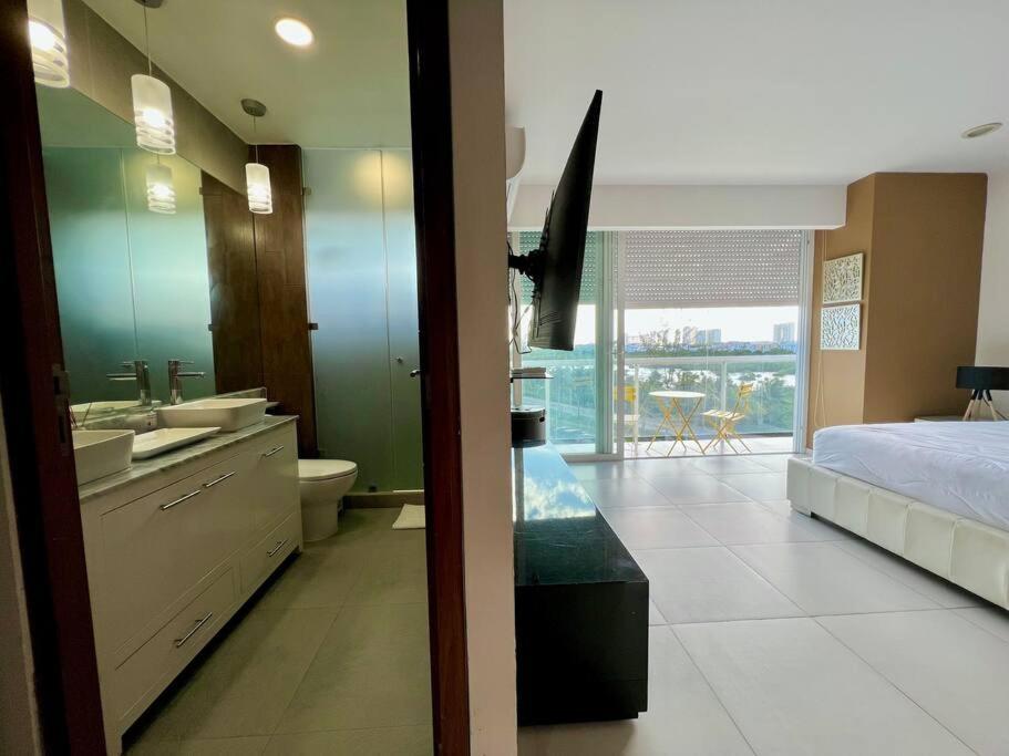 LUXURY CONDO BEACHFRONT AMARA
