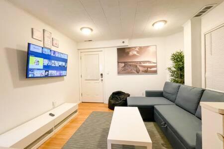 Modern 2BR Ocean Block Apt Walk to the Beach view 2