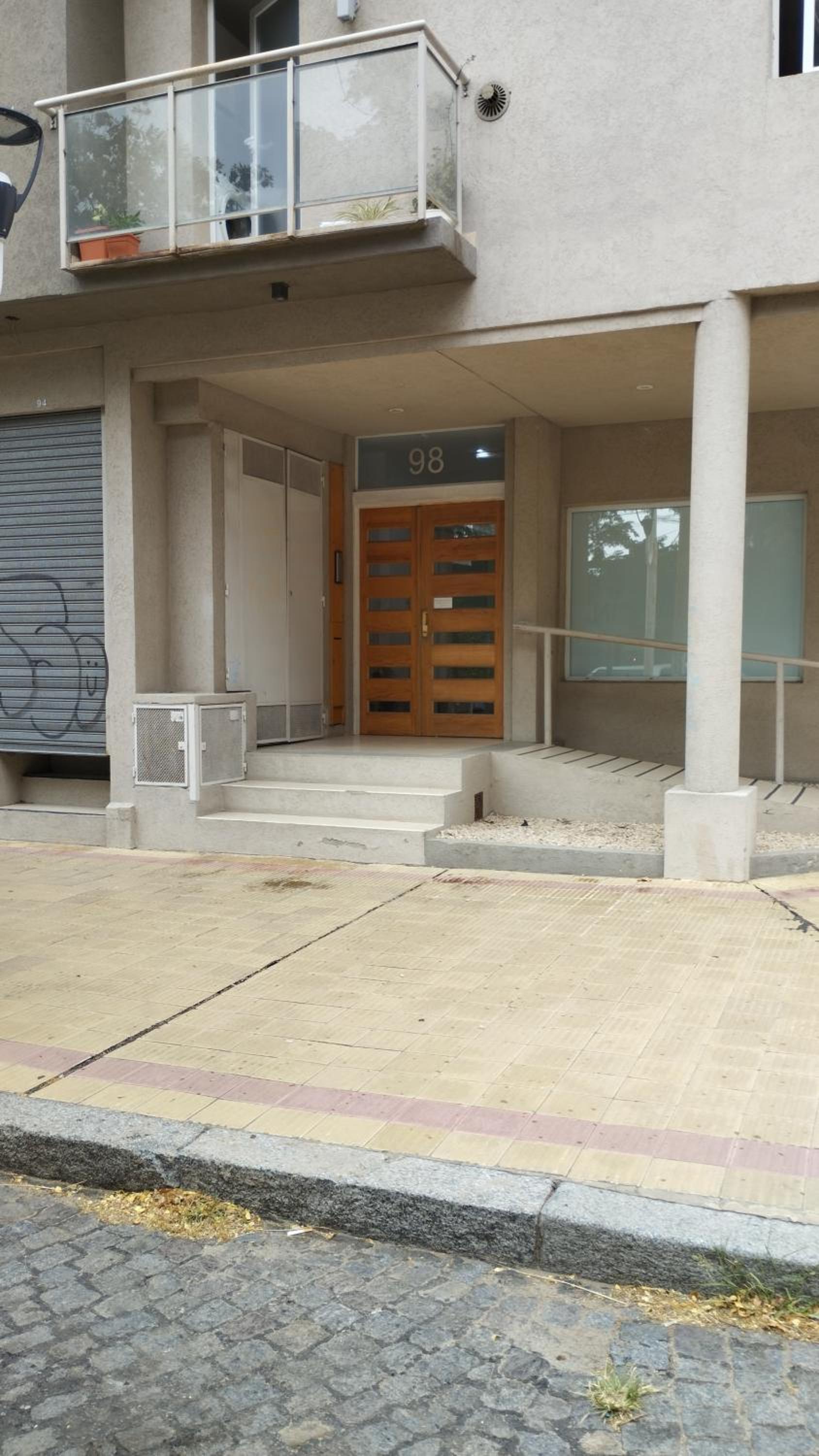 Golondrinas Suites, depto céntrico con ascensor y cochera