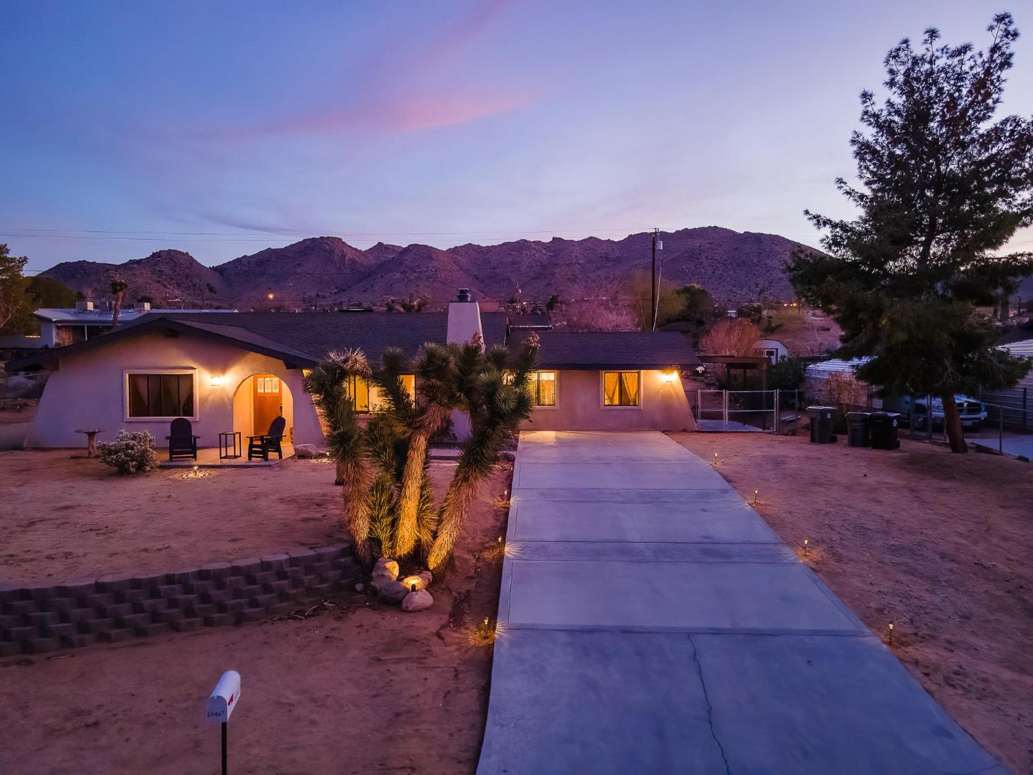JT Oasis with Hot Tub BBQ & Game Room view 4