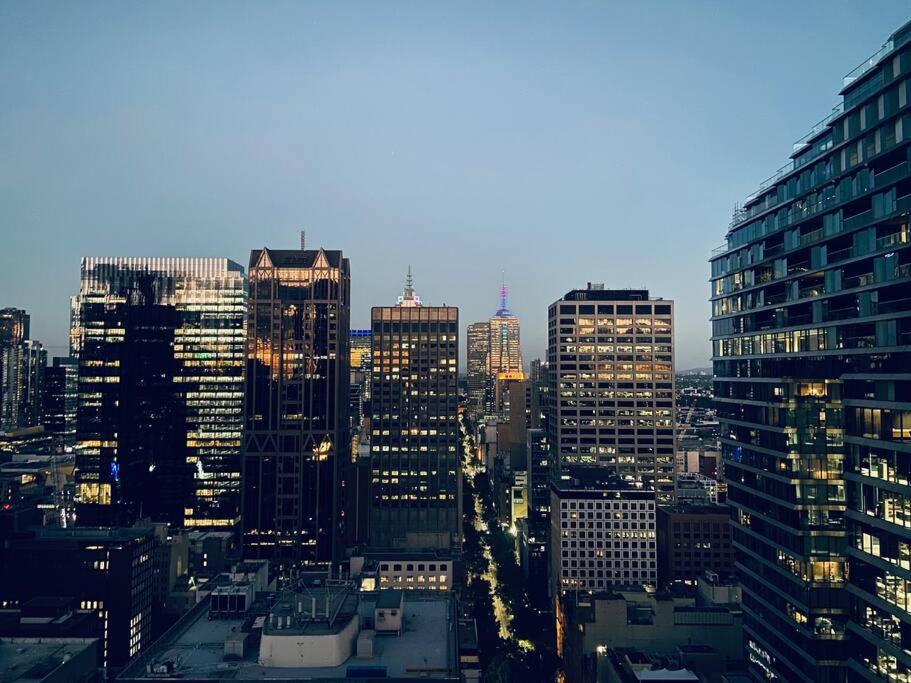 Superb CityView 2B2B apt CBD with Gym