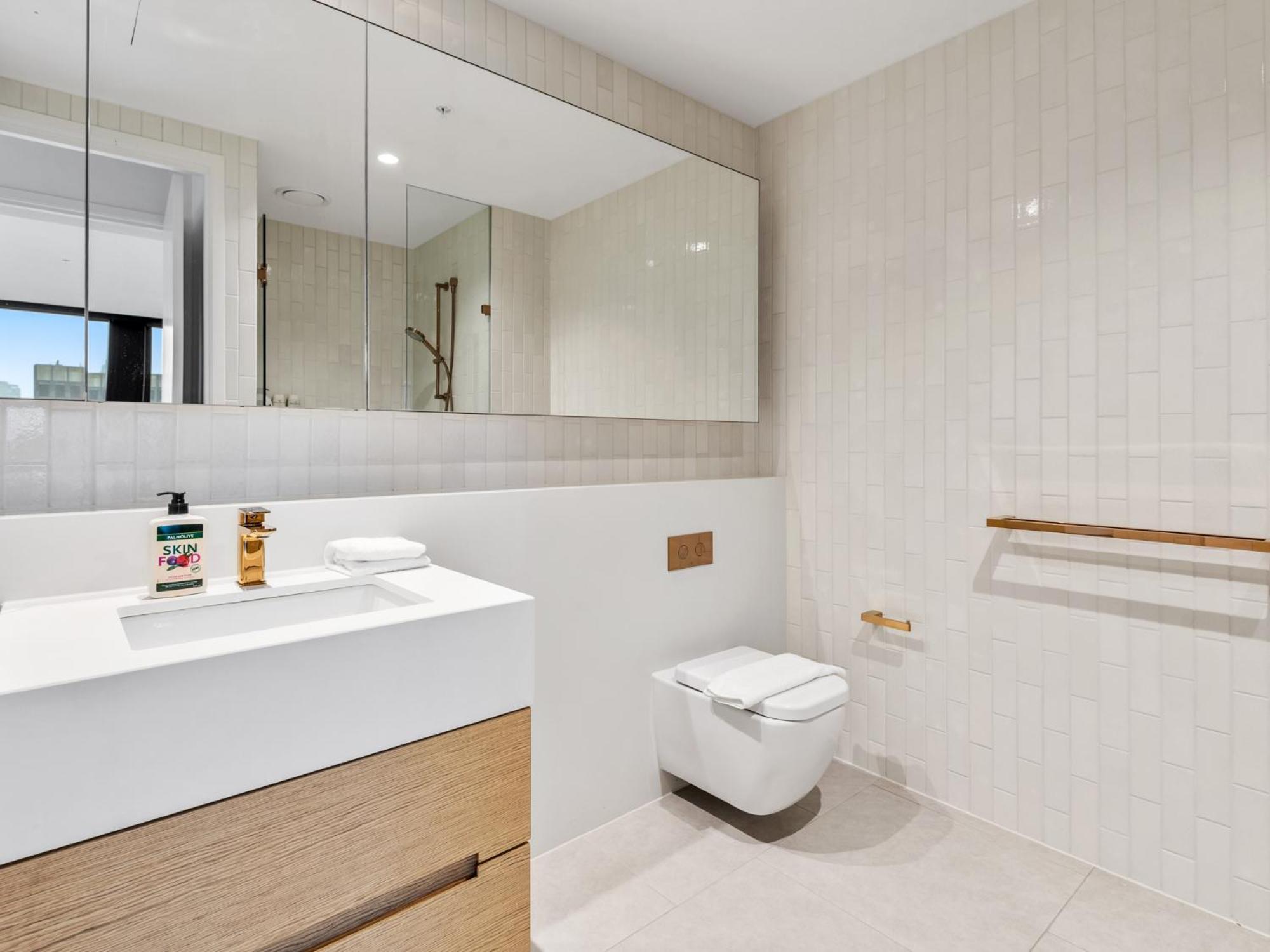 Superb CityView 2B2B apt CBD with Gym