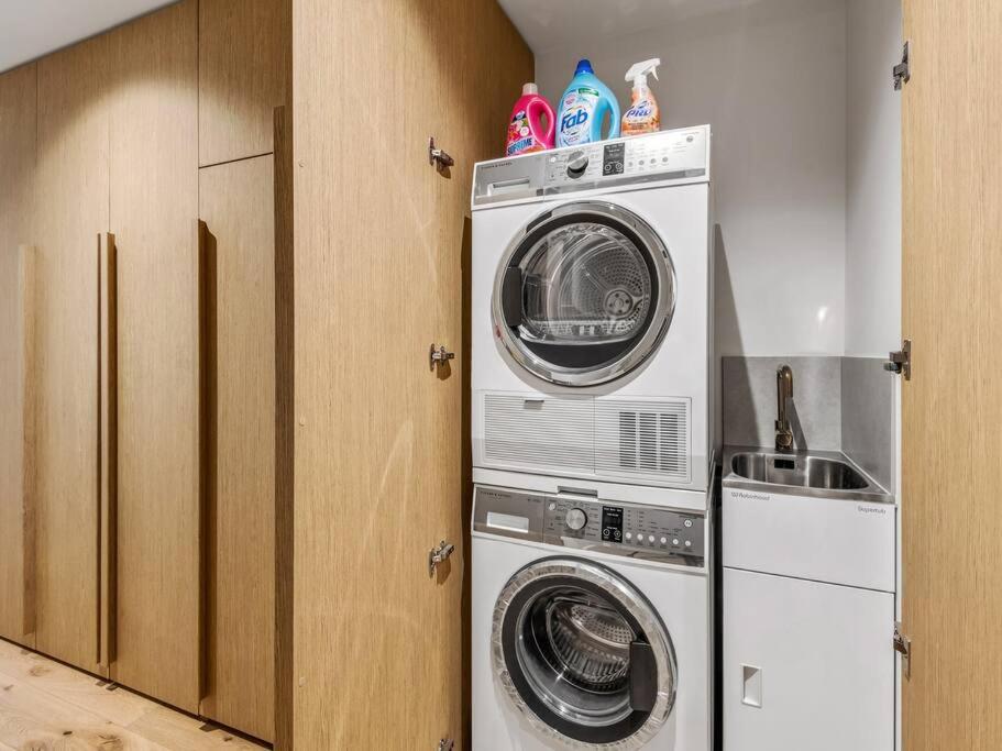 Superb CityView 2B2B apt CBD with Gym