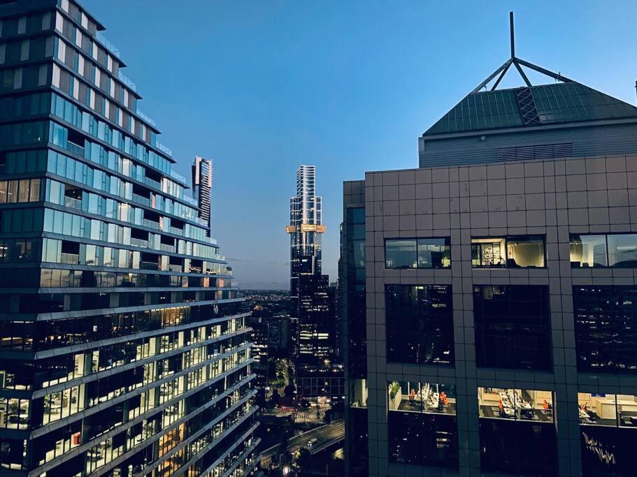 Superb CityView 2B2B apt CBD with Gym
