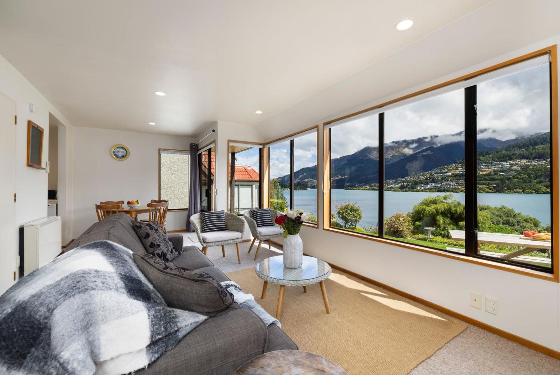 Lakefront Cottage