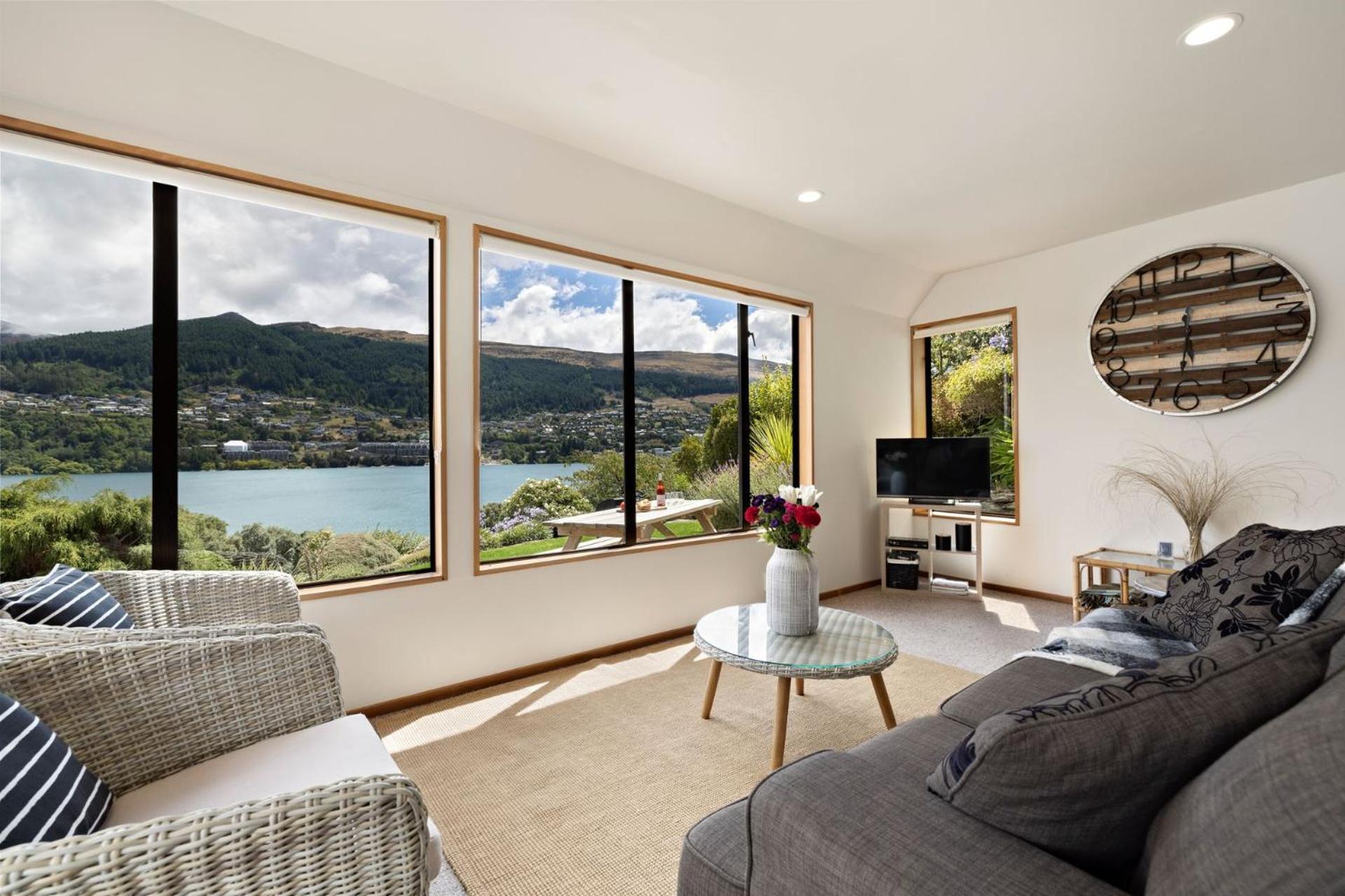 Lakefront Cottage