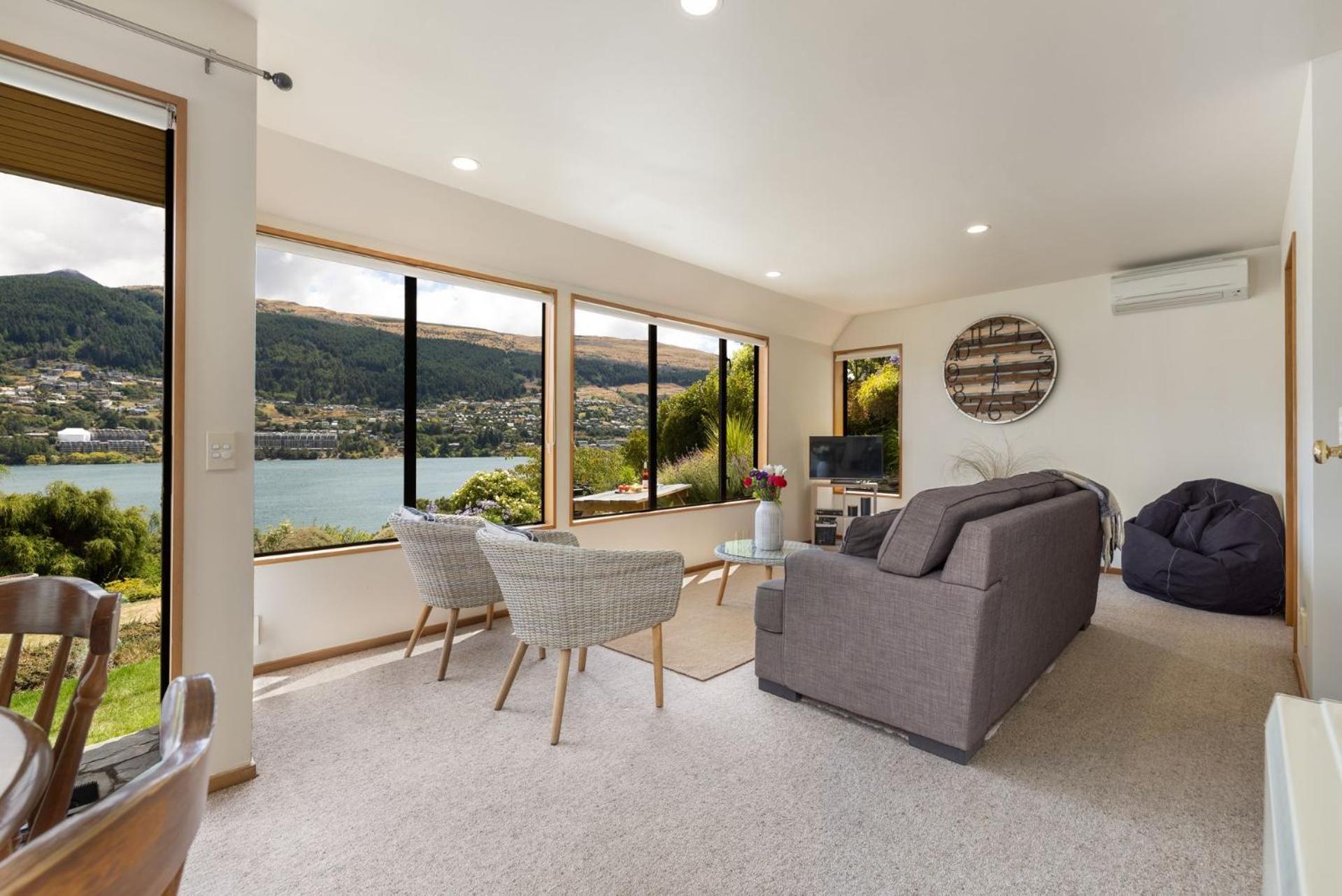Lakefront Cottage