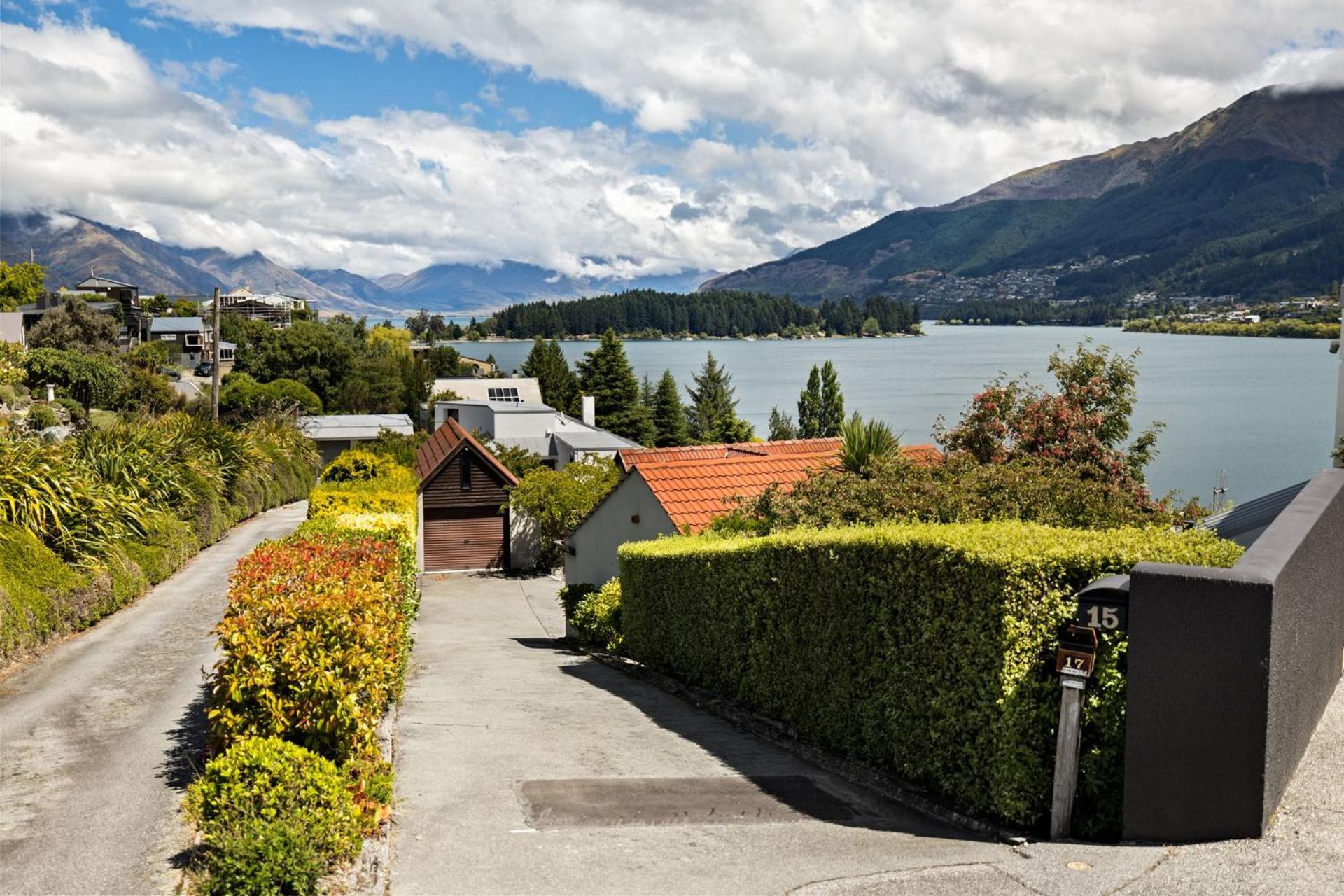 Lakefront Cottage