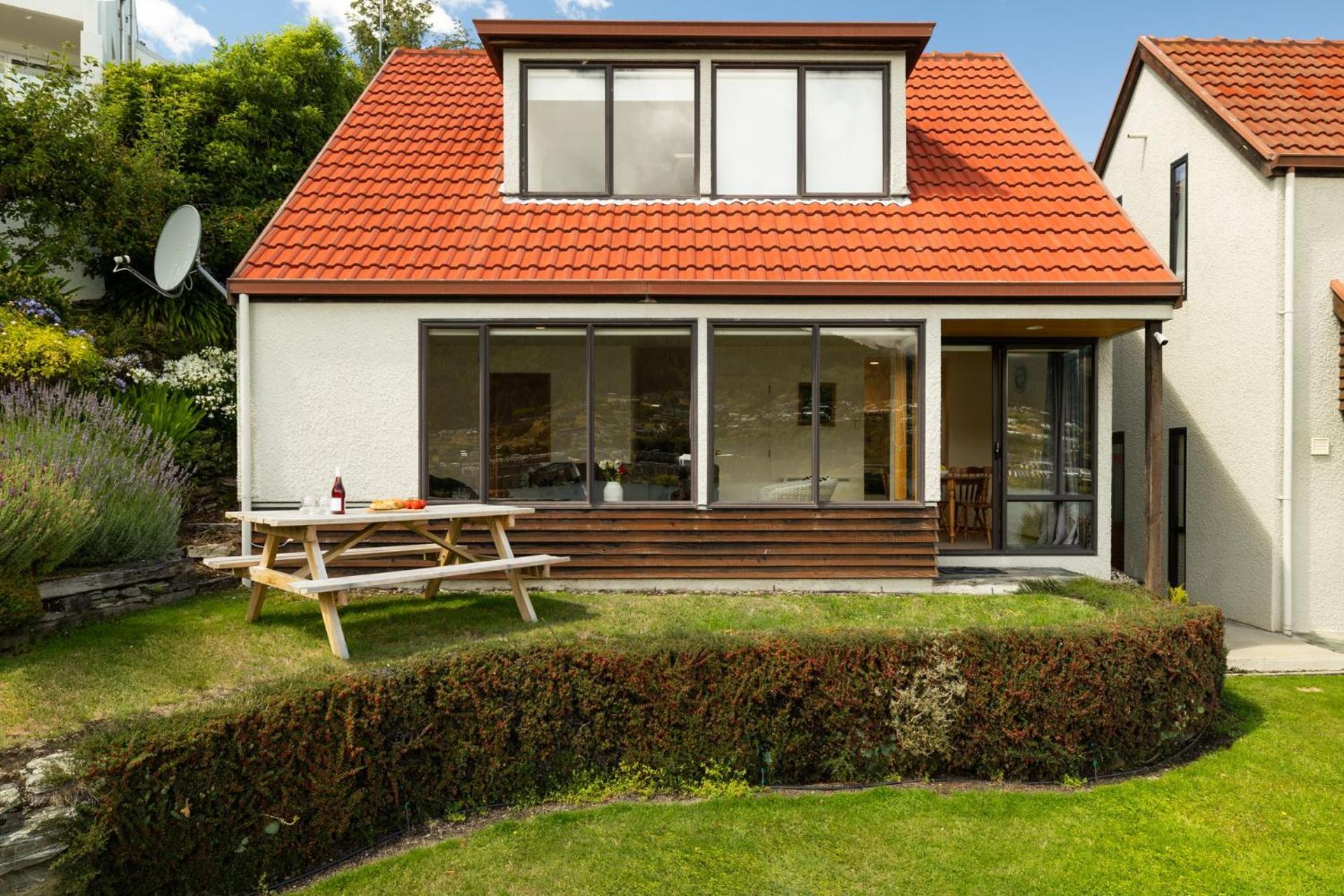 Lakefront Cottage