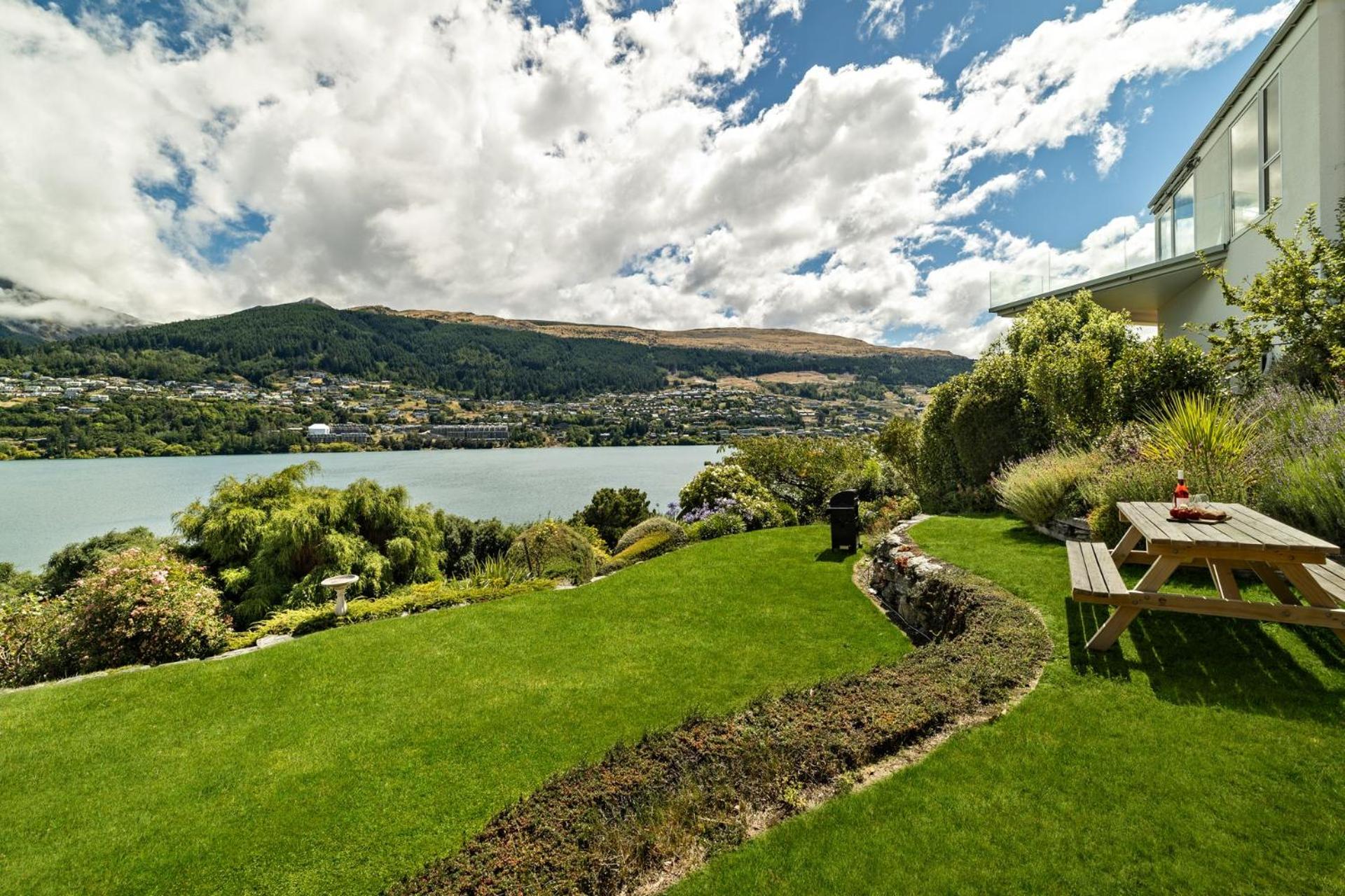 Lakefront Cottage