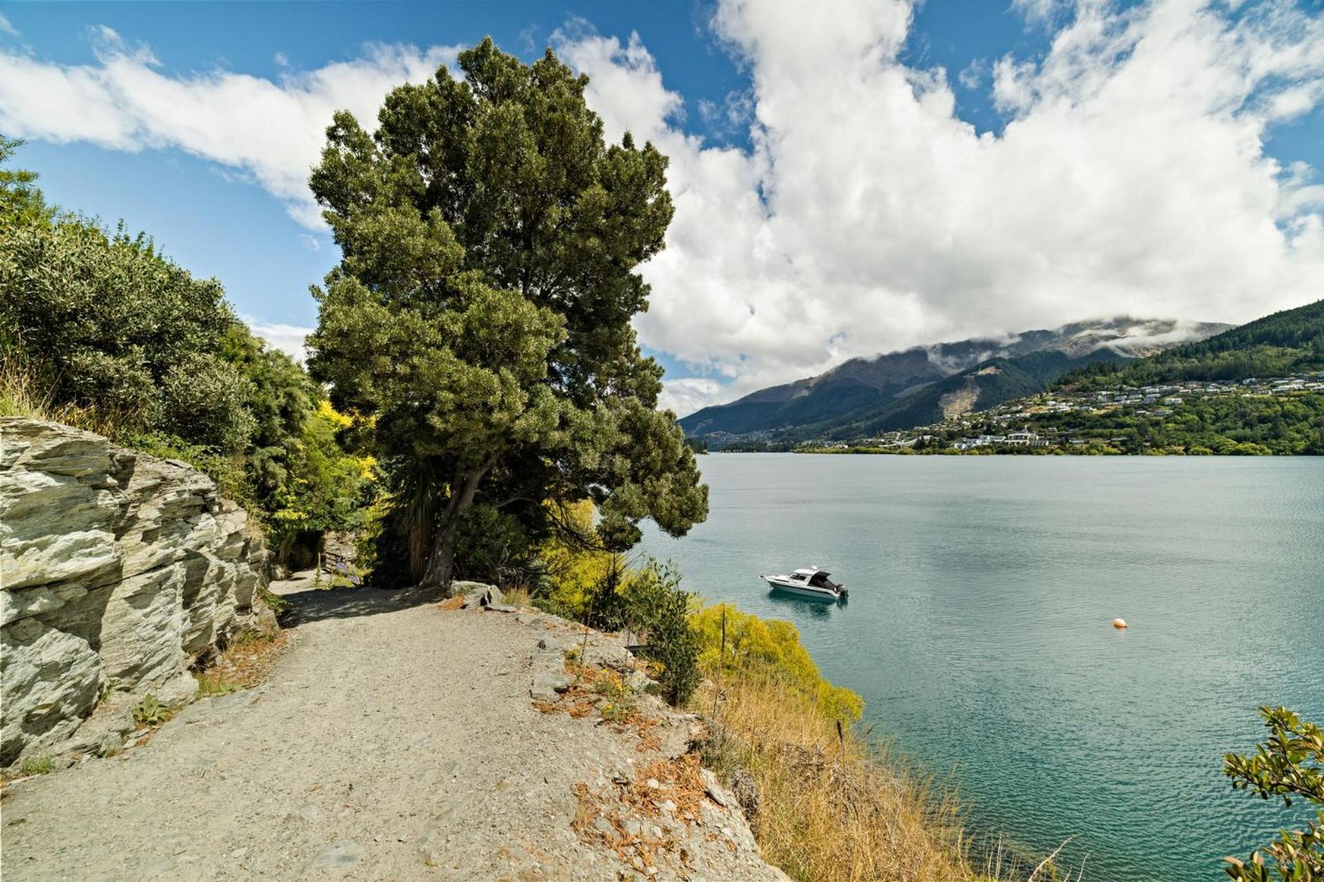 Lakefront Cottage