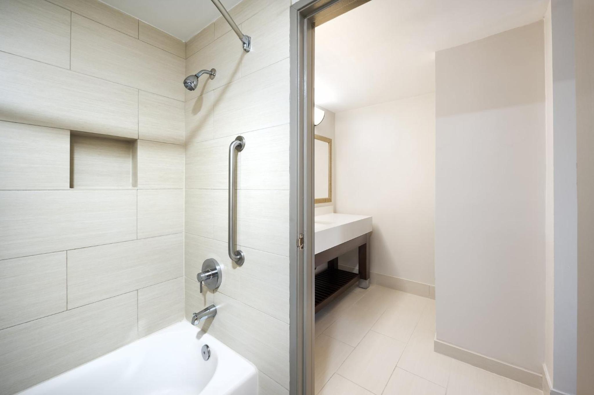 Holiday Inn Express Simi Valley, an IHG Hotel - Property Image 45