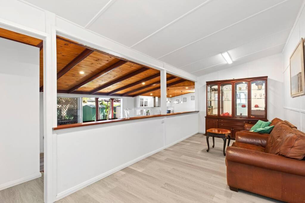 Family house with pool table, outdoor patio and BBQ