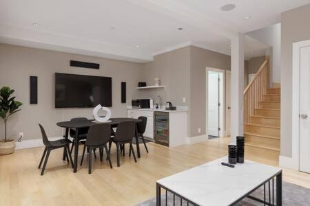 Stunning 3 bedroom Secondary Suite N Van