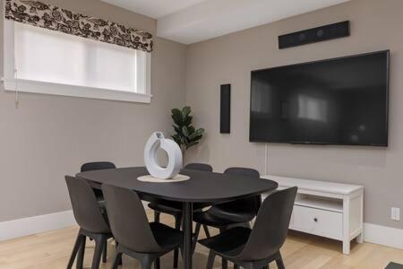 Stunning 3 bedroom Secondary Suite N Van