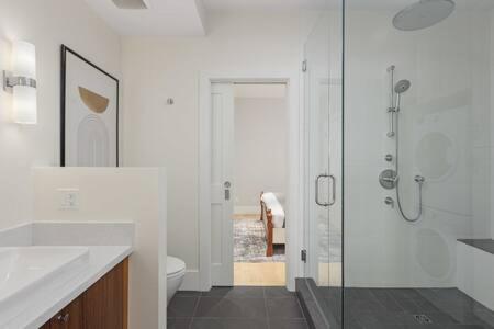 Stunning 3 bedroom Secondary Suite N Van