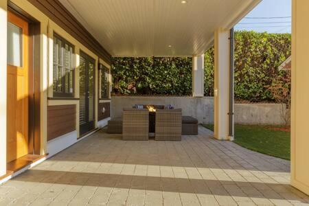 Stunning 3 bedroom Secondary Suite N Van