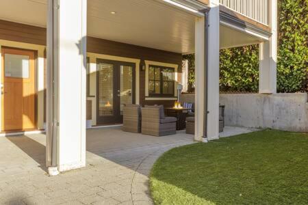 Stunning 3 bedroom Secondary Suite N Van
