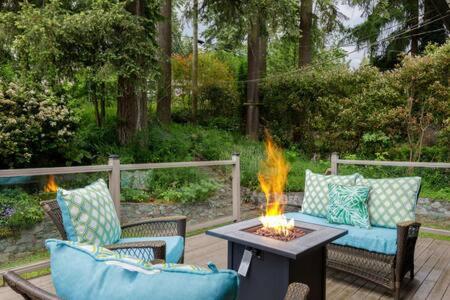 Large 3BR House w Free Parking in North Vancouver