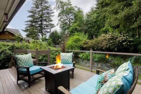 Large 3BR House w Free Parking in North Vancouver