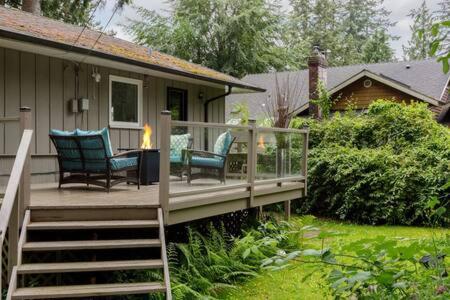 Large 3BR House w Free Parking in North Vancouver