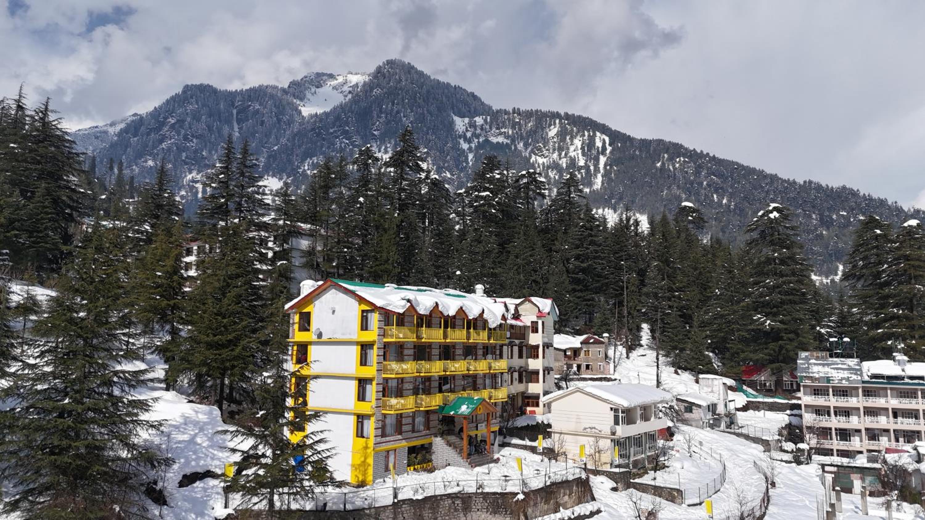 The Hosteller Manali, Old Manali