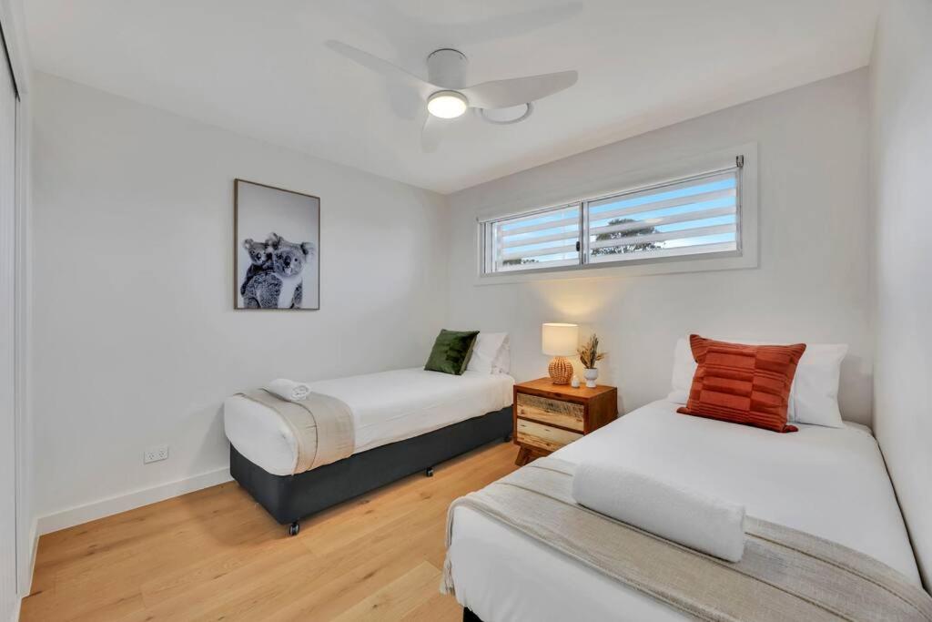 Tugun Retreat Sleeps 10 Walk to beach and shops