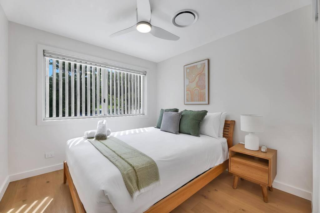 Tugun Retreat Sleeps 10 Walk to beach and shops