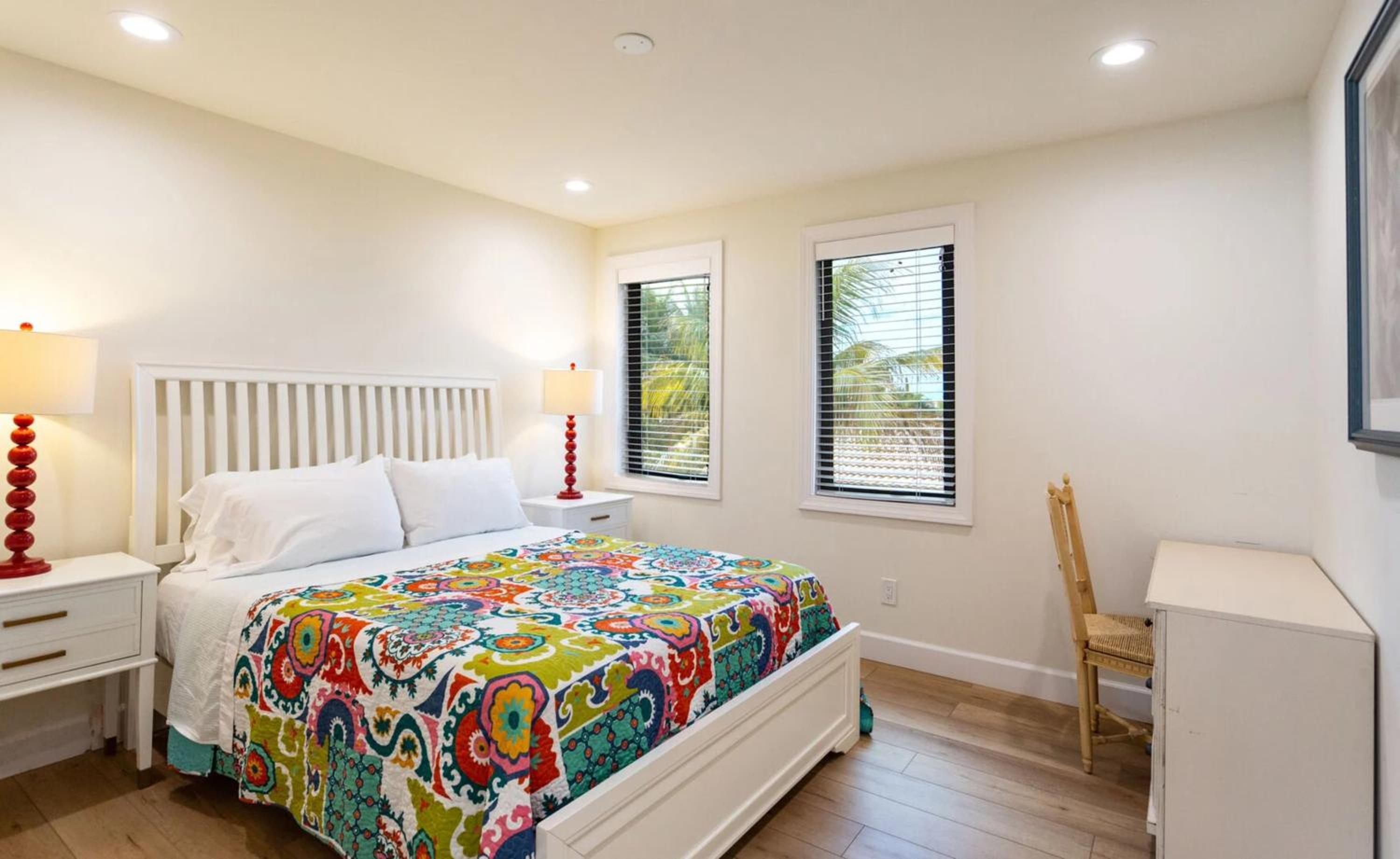 Sorrento - Spacious 5BR 4,5BA Home with Private pool & hot tub, ideal for families and groups! Pet friendly with plenty of comfort and space, Short walk to view 3