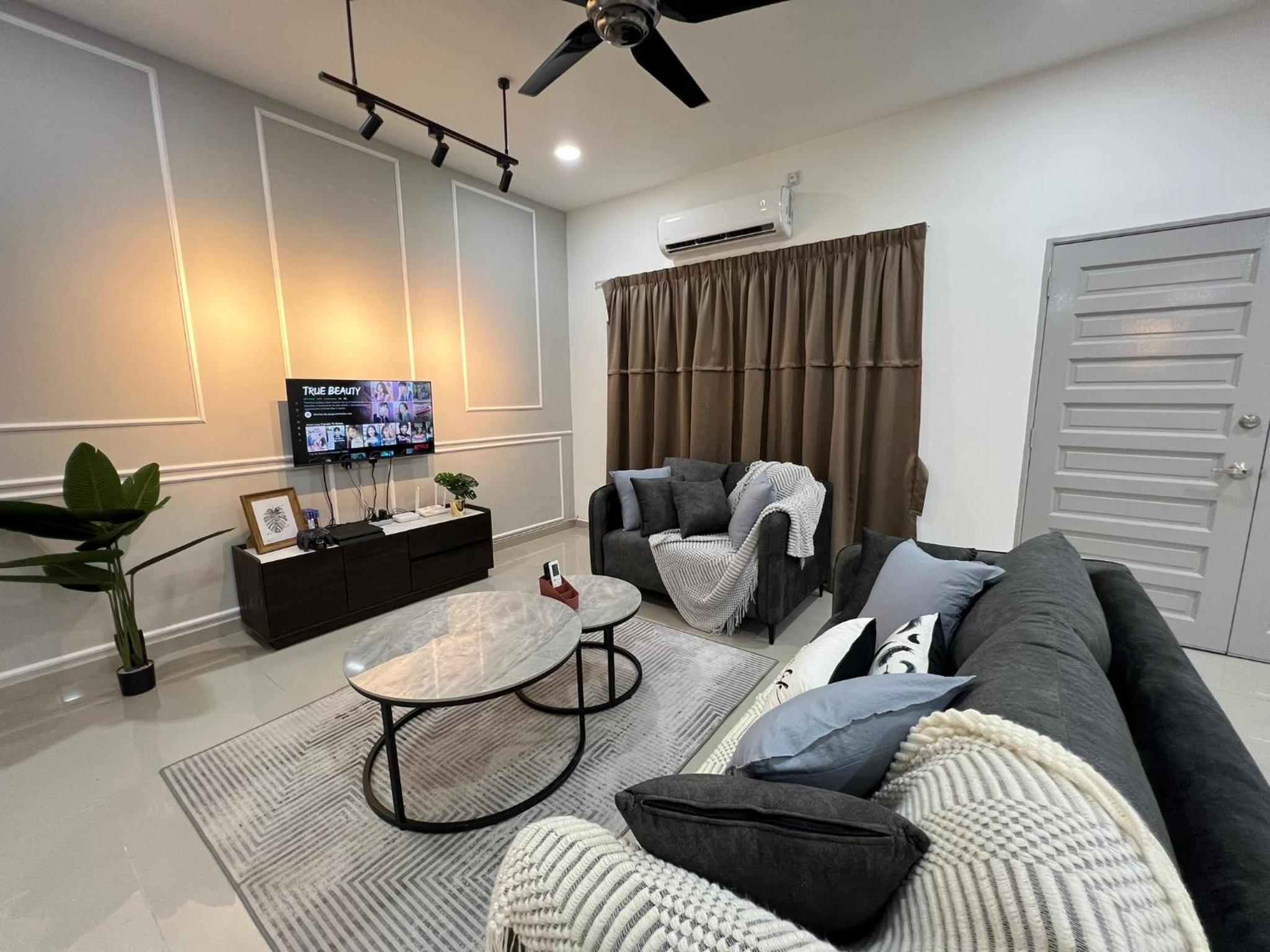 FunkyVila4 14PAX 4BR Near188Tower, ArtStreet, HTTA photo 1
