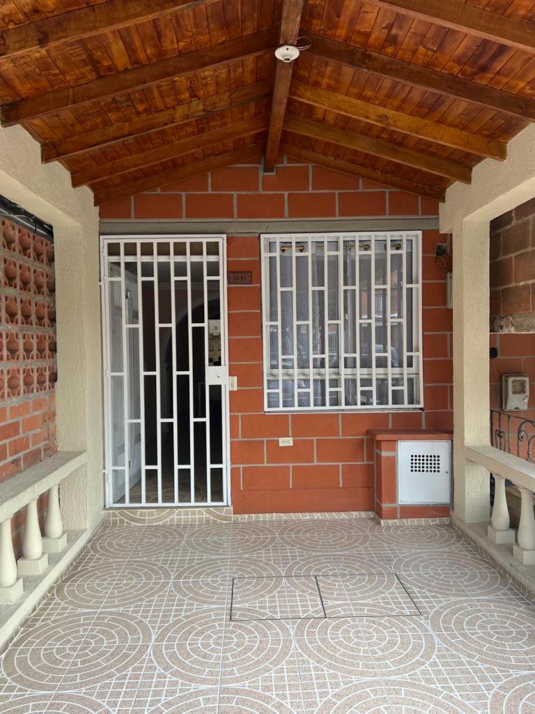 Acogedora casa cerca del Metro