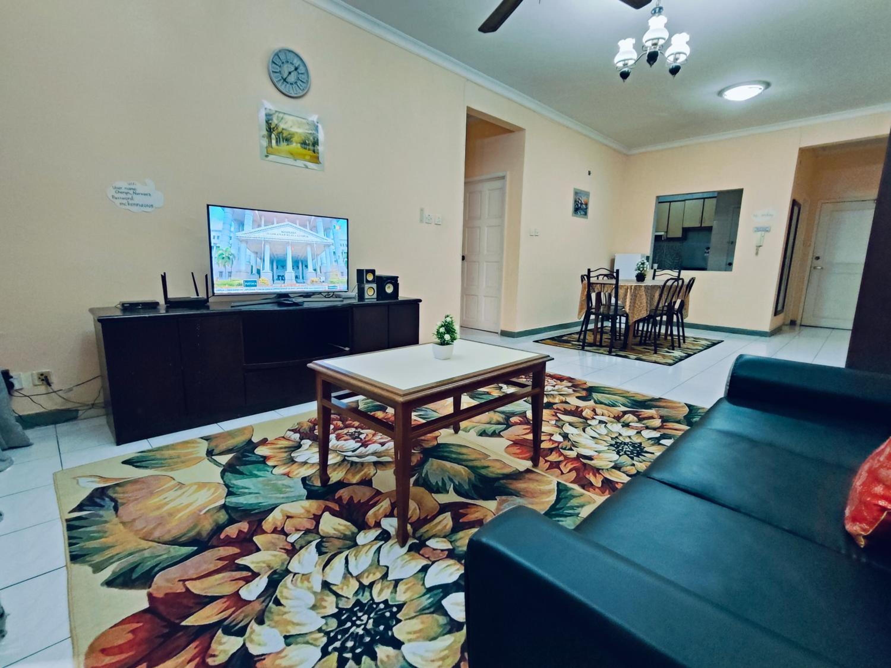 Marina Court Resthouse KK photo 1