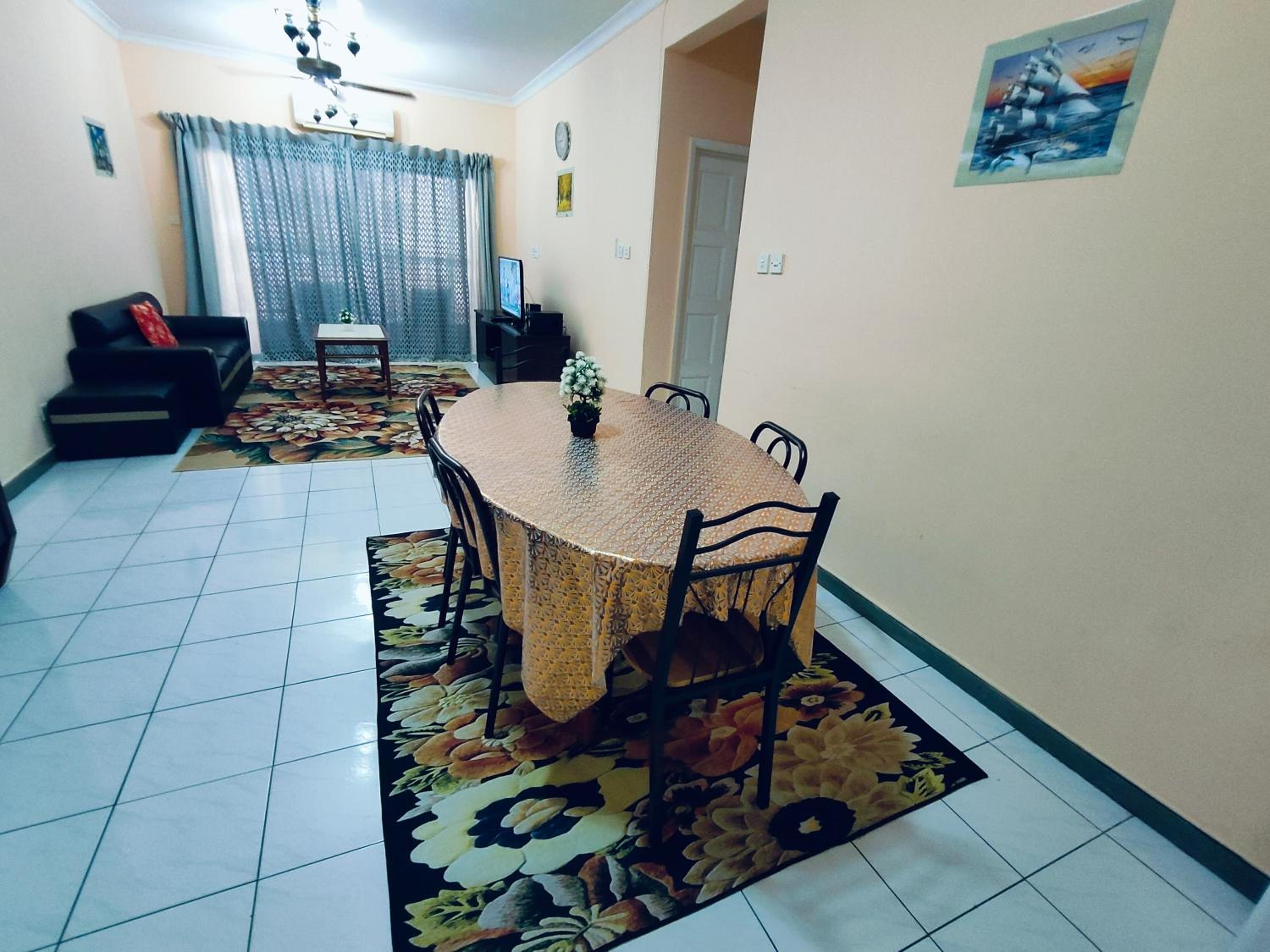 Marina Court Resthouse KK photo 4