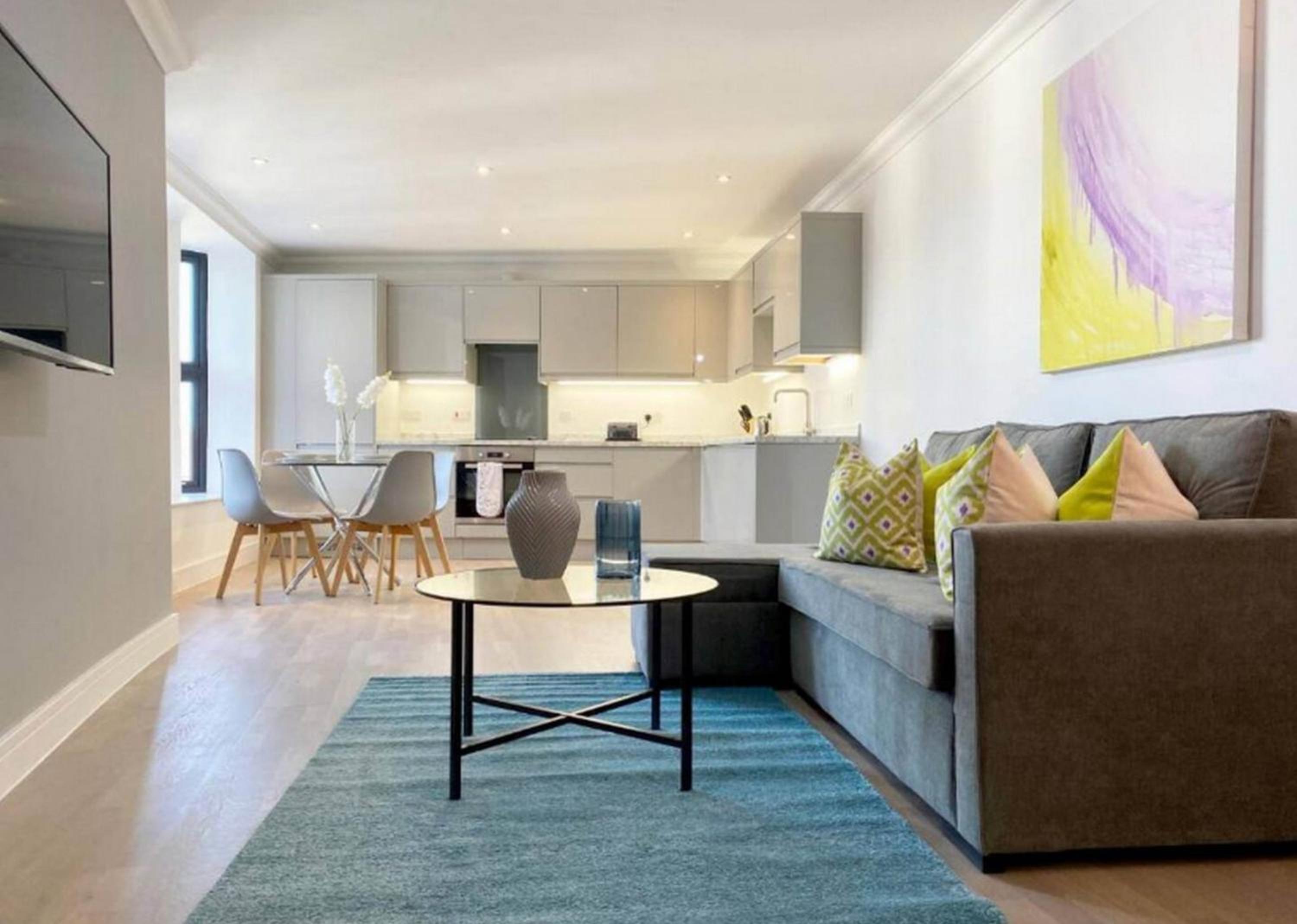 Modern Stylish 2 bedroom 2 Bath Apartments in Rochester by 360Stays view 4