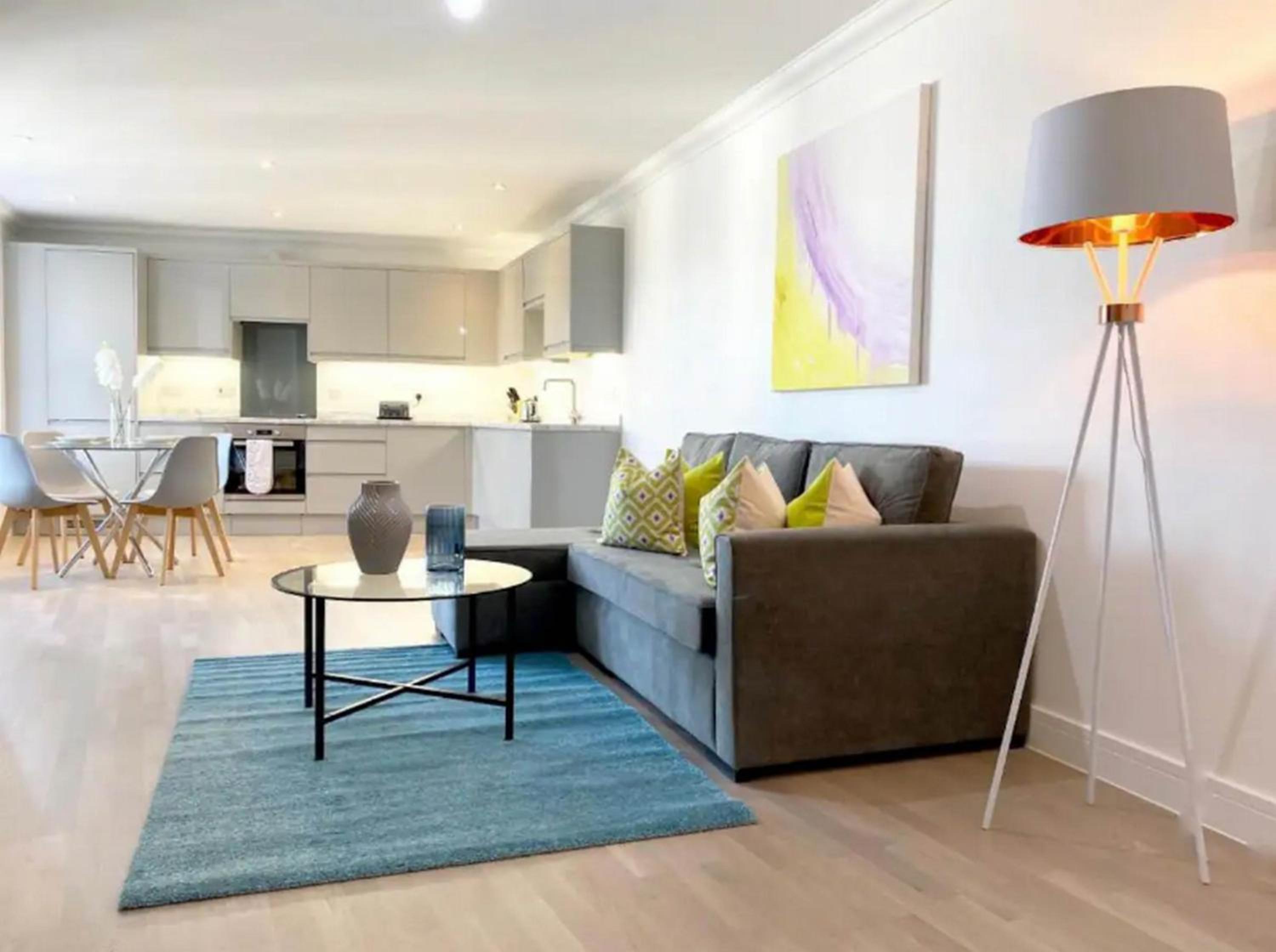 Modern Stylish 2 bedroom 2 Bath Apartments in Rochester by 360Stays view 5