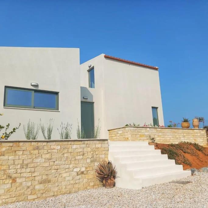 Beautiful 2 bedroom villa with private plunge pool