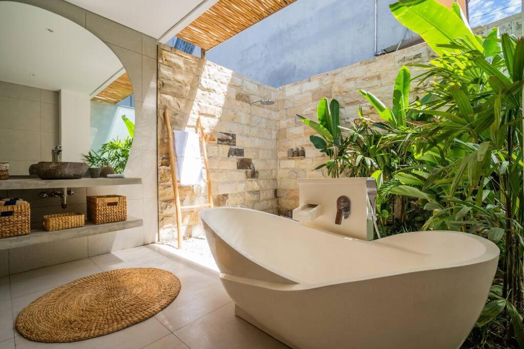 Tropicool Villa - Brand New 5BR Villa near Canggu