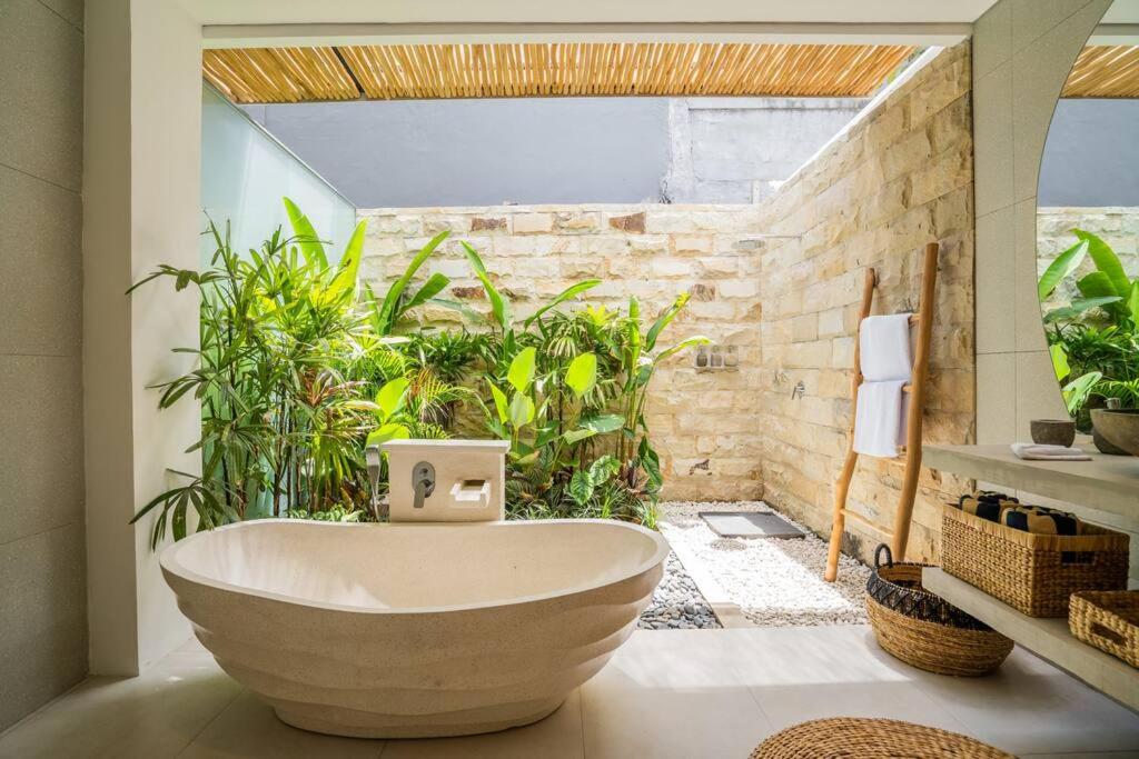 Tropicool Villa - Brand New 5BR Villa near Canggu