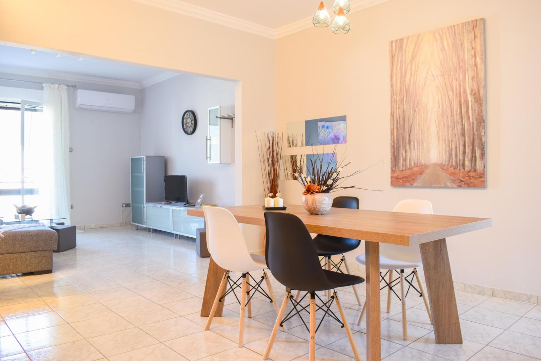 Cozy flat on the main square, 10min to the sea view 5
