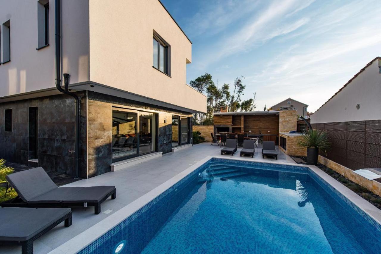 Villa Lisa by Belmont Realty view 3