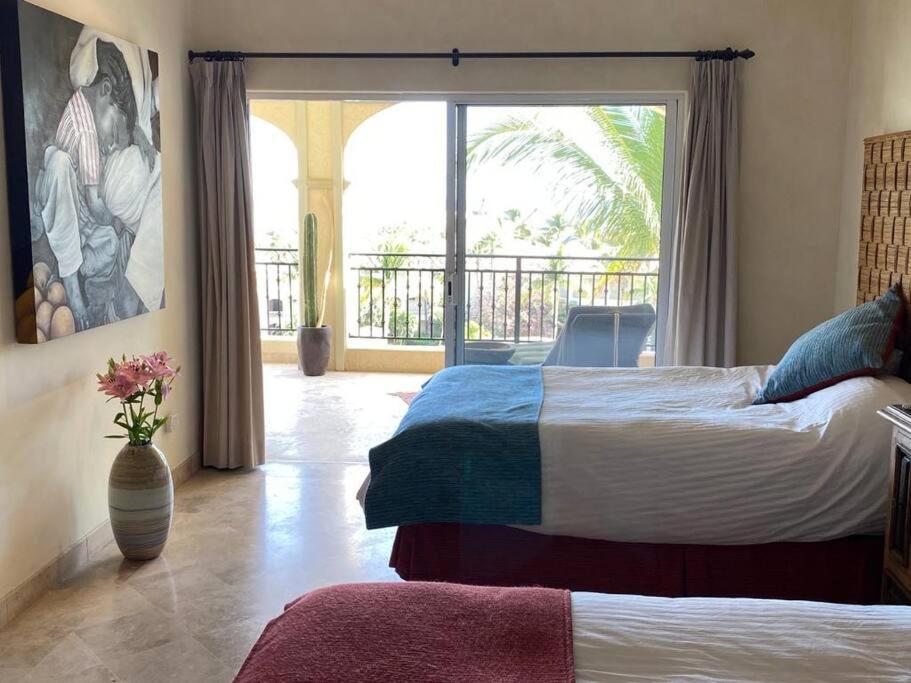 Entire Beachfront condo in Paradise view 2