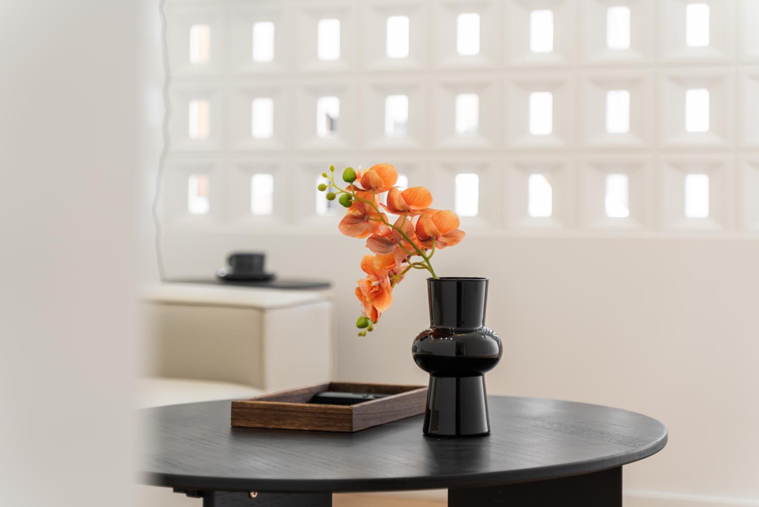 Yi Du Home with City View-110m from Jiashan Rd Metro -Easy Reach to Tianzifang - Credit Cards Accepted