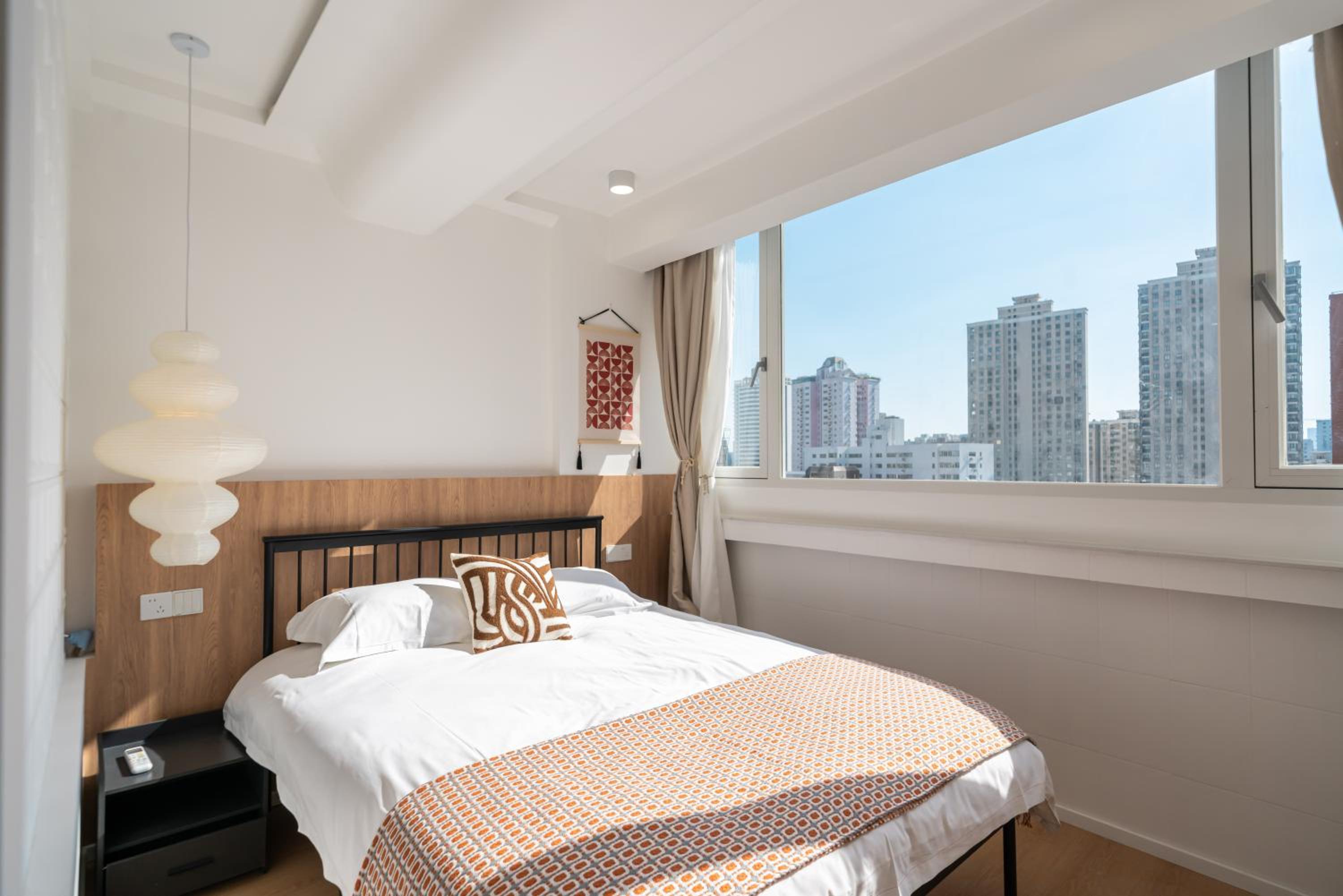 Yi Du Home with City View-110m from Jiashan Rd Metro -Easy Reach to Tianzifang - Credit Cards Accepted