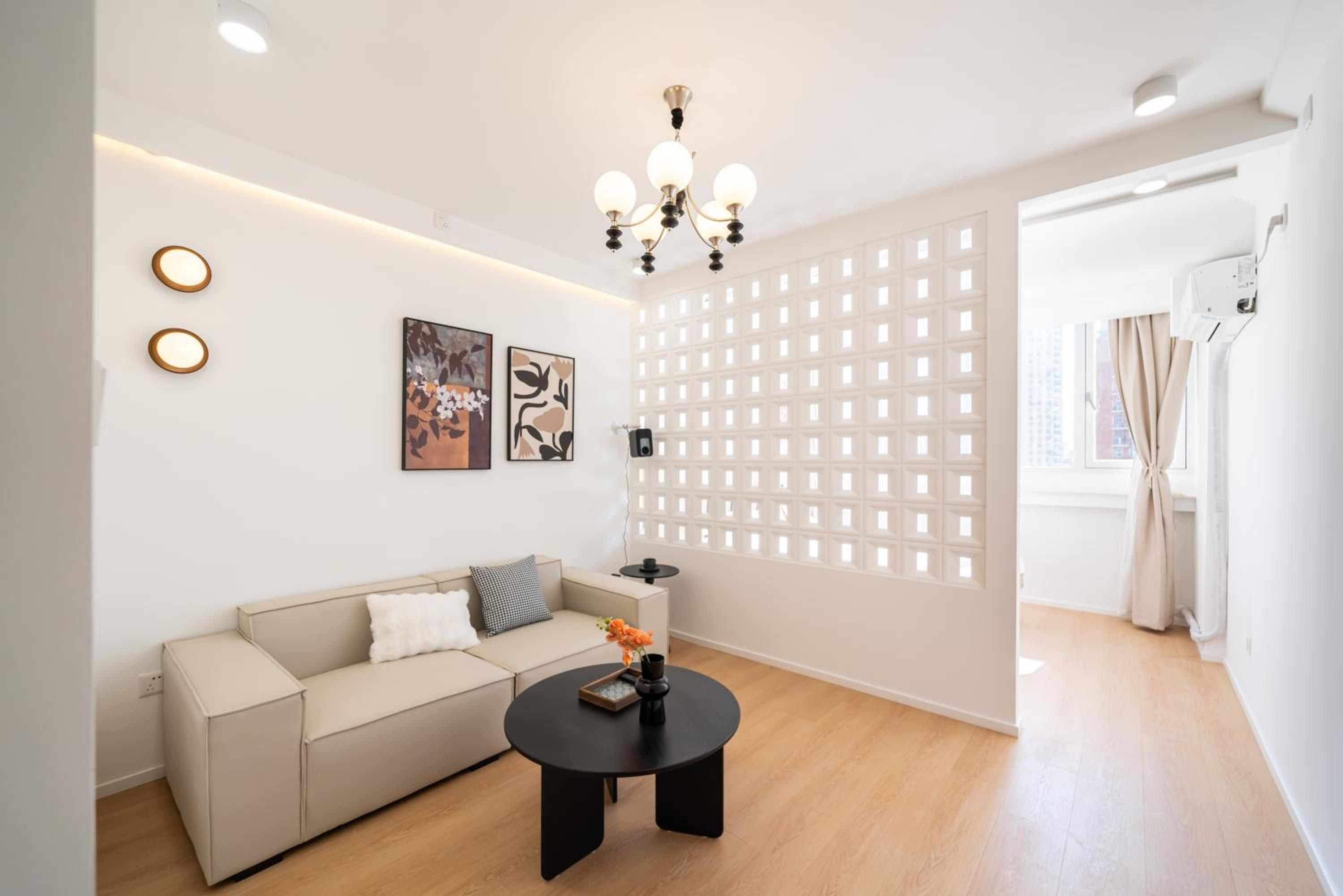 Yi Du Home with City View-110m from Jiashan Rd Metro -Easy Reach to Tianzifang - Credit Cards Accepted