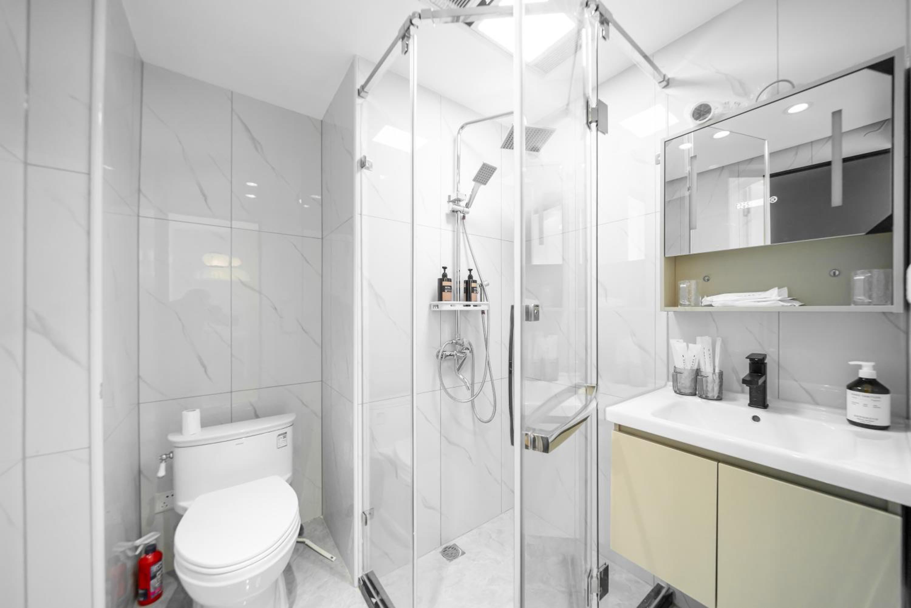 Yi Du Home with City View-110m from Jiashan Rd Metro -Easy Reach to Tianzifang - Credit Cards Accepted