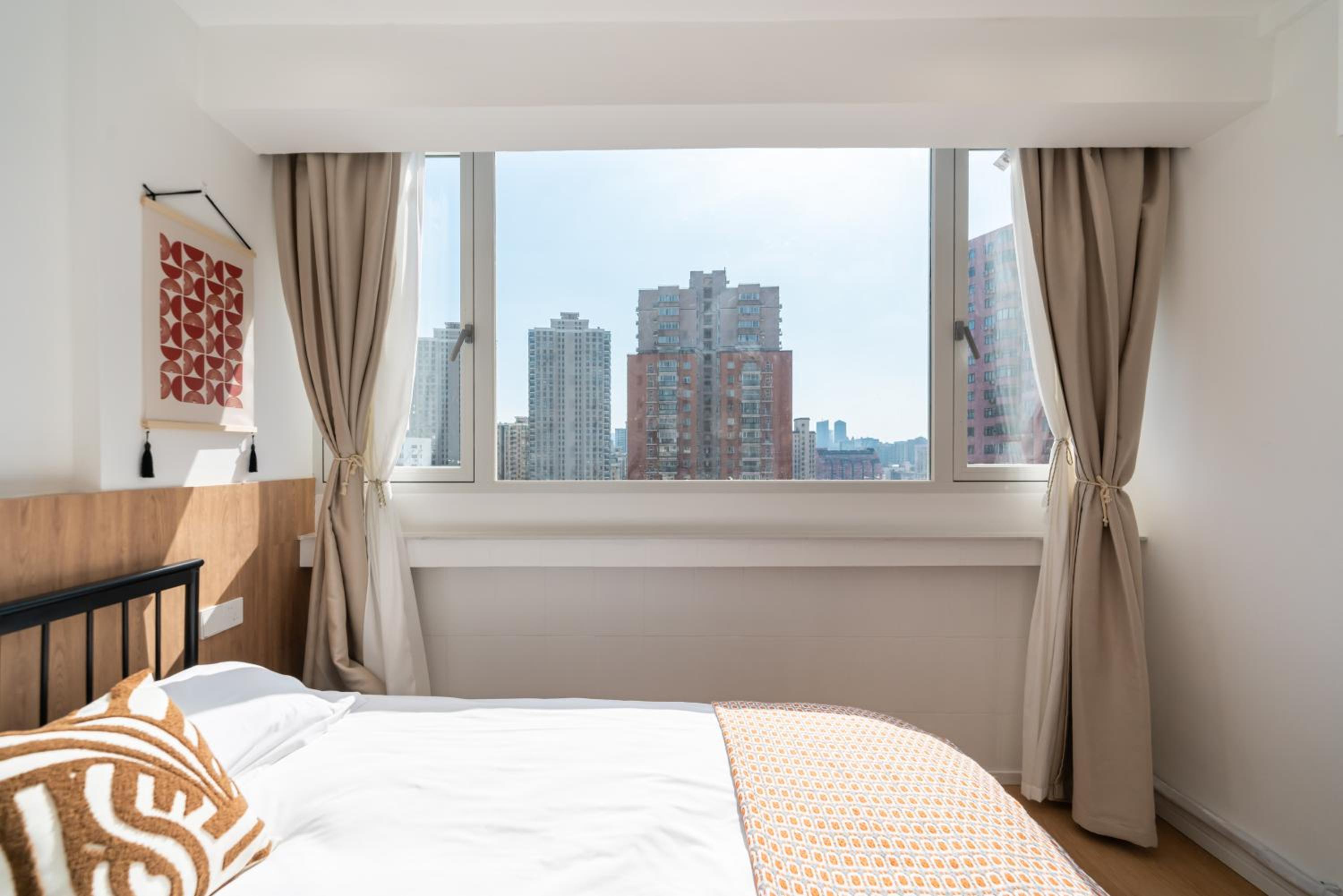 Yi Du Home with City View-110m from Jiashan Rd Metro -Easy Reach to Tianzifang - Credit Cards Accepted