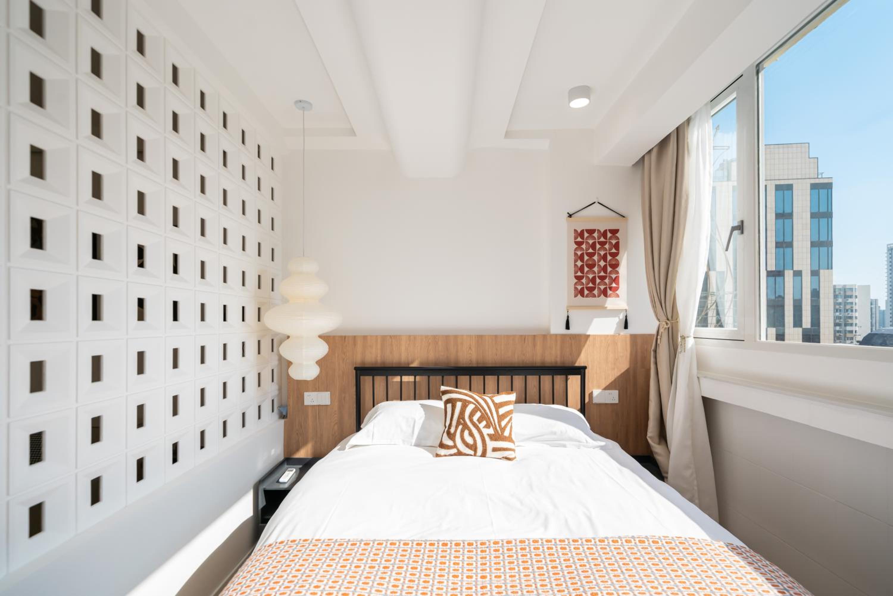 Yi Du Home with City View-110m from Jiashan Rd Metro -Easy Reach to Tianzifang - Credit Cards Accepted