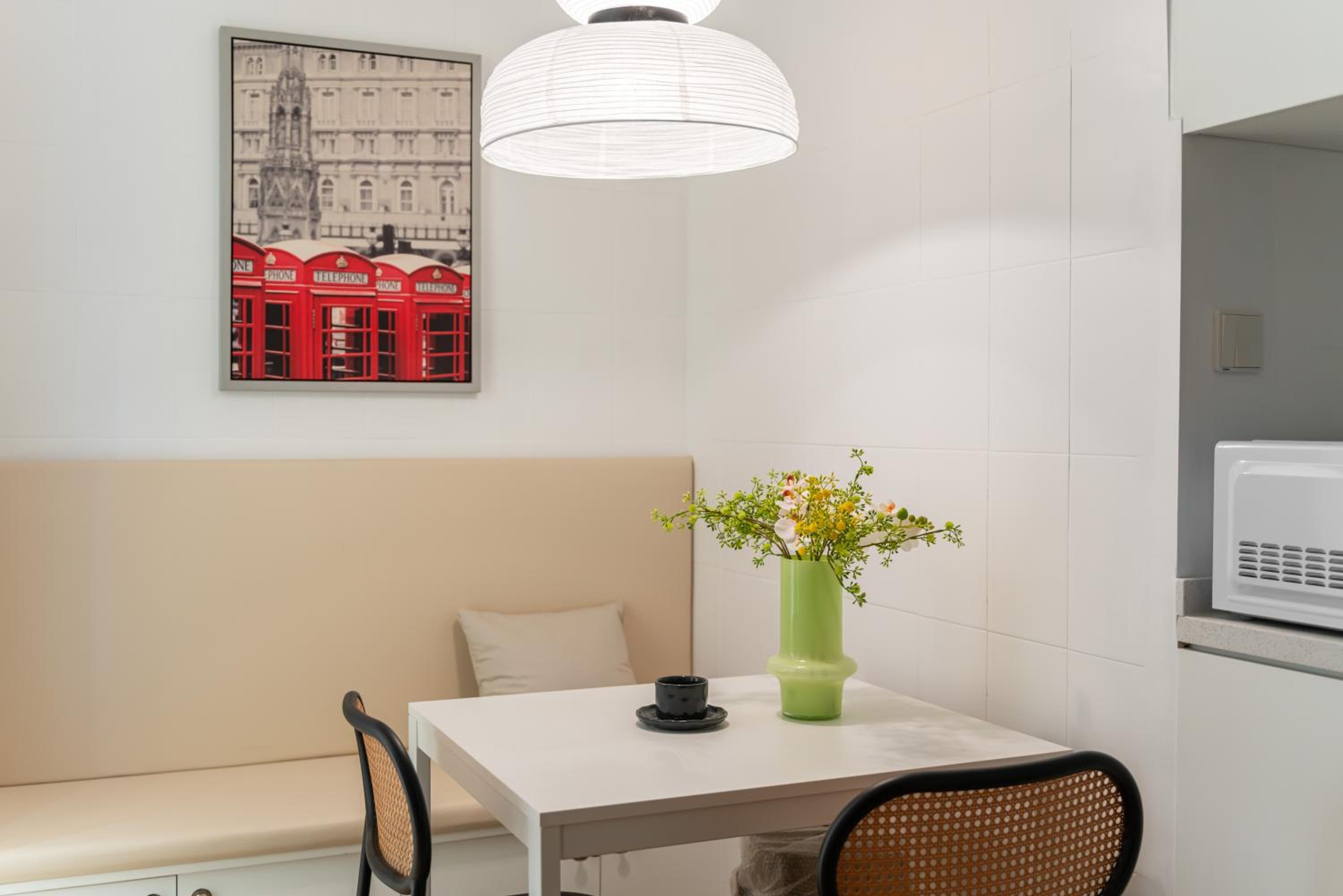 Yi Du Home with City View-110m from Jiashan Rd Metro -Easy Reach to Tianzifang - Credit Cards Accepted