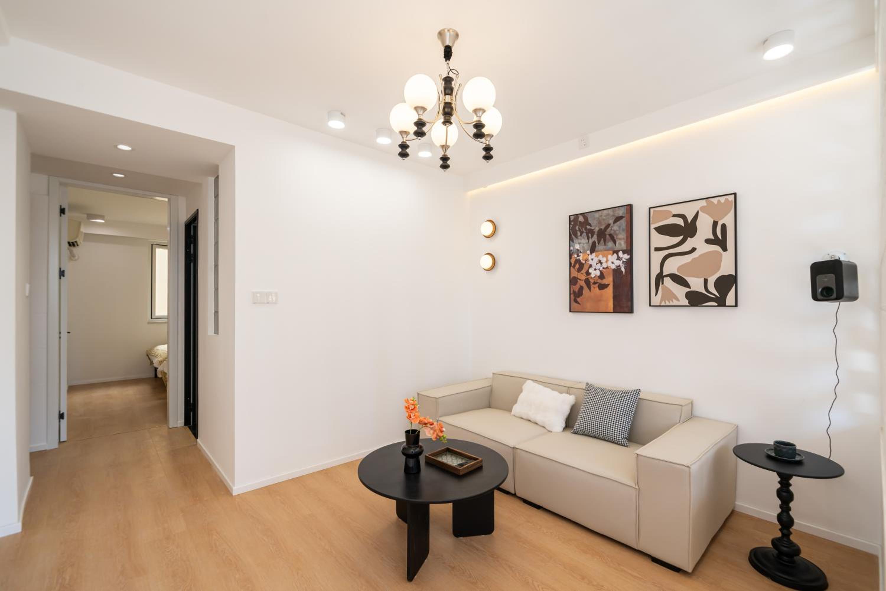 Yi Du Home with City View-110m from Jiashan Rd Metro -Easy Reach to Tianzifang - Credit Cards Accepted